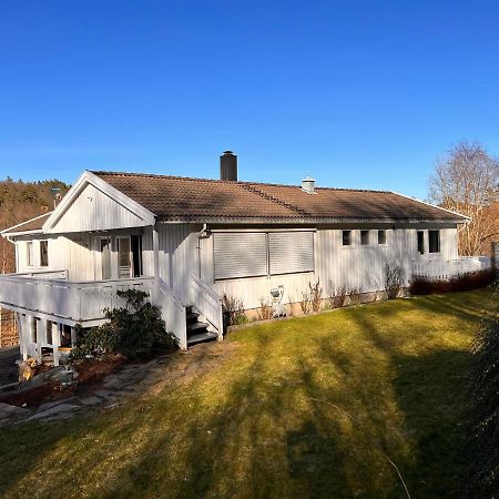 Beautiful 5-Bed Villa In Mandal Kültér fotó
