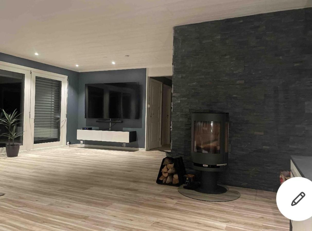 Beautiful 5-Bed Villa In Mandal Kültér fotó
