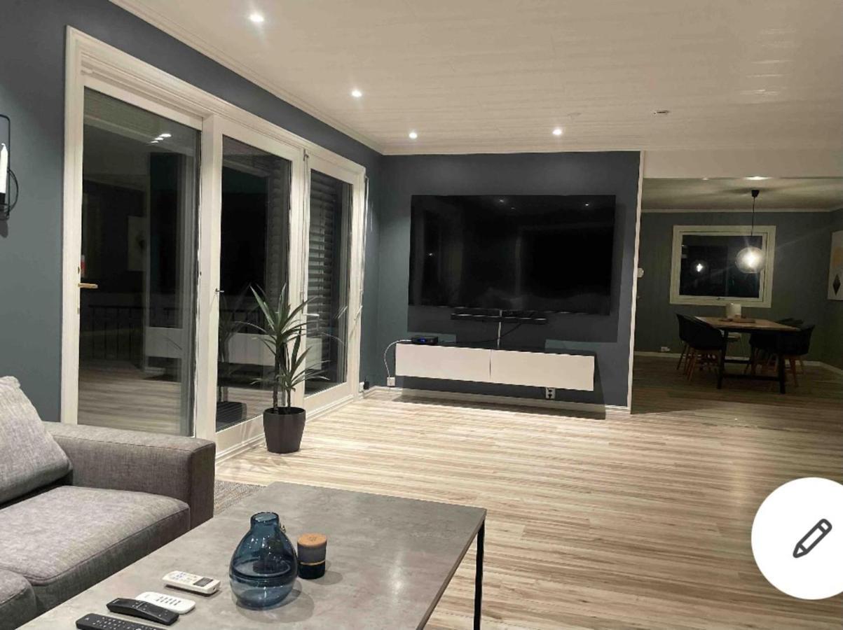 Beautiful 5-Bed Villa In Mandal Kültér fotó