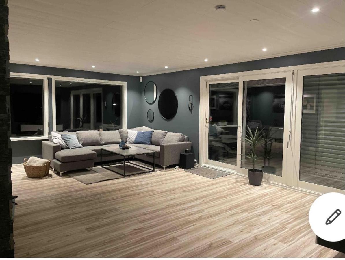 Beautiful 5-Bed Villa In Mandal Kültér fotó
