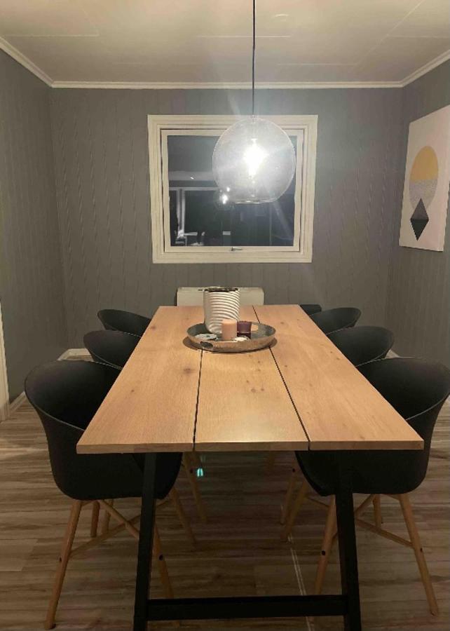 Beautiful 5-Bed Villa In Mandal Kültér fotó