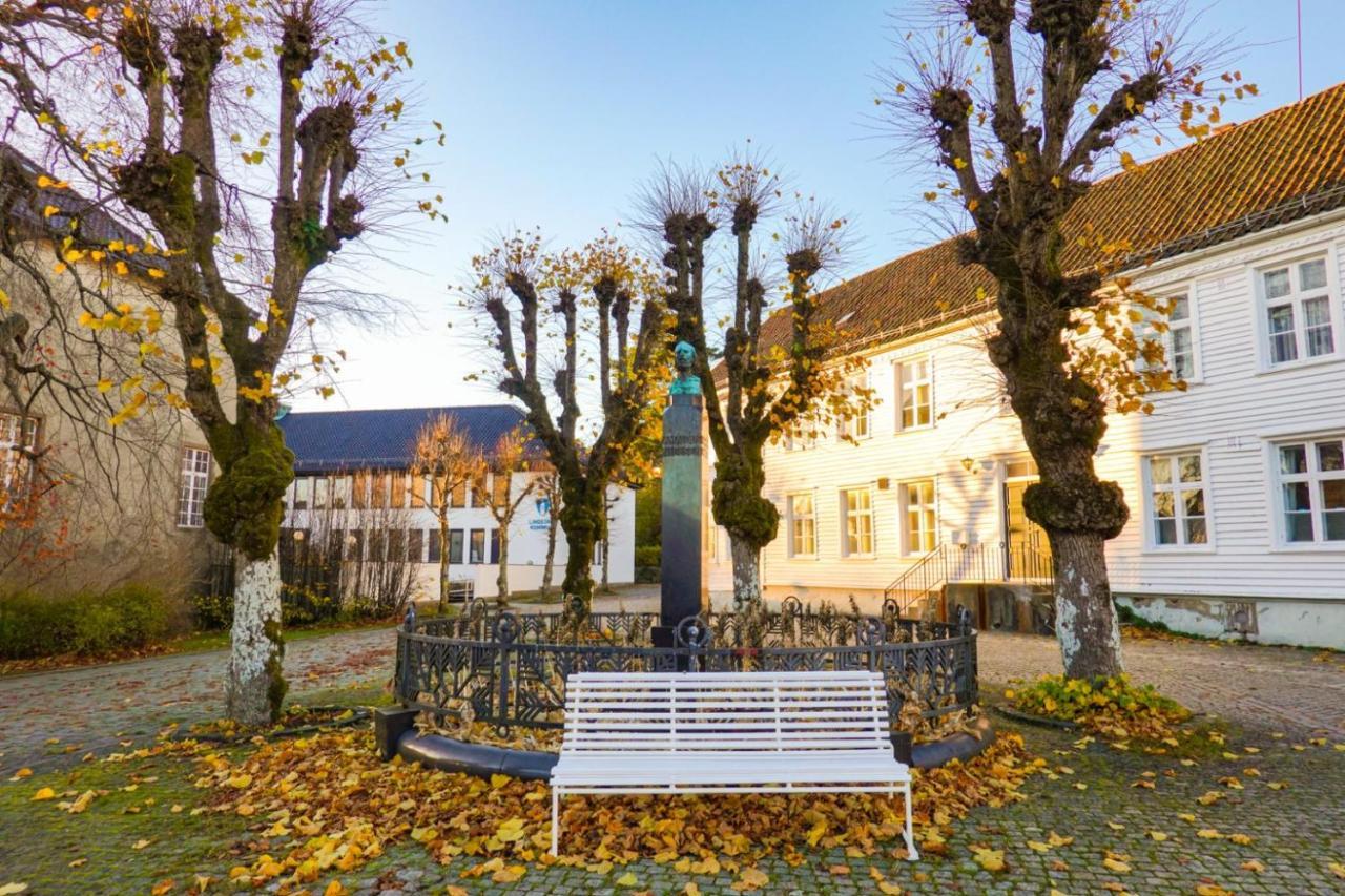 Beautiful 5-Bed Villa In Mandal Kültér fotó