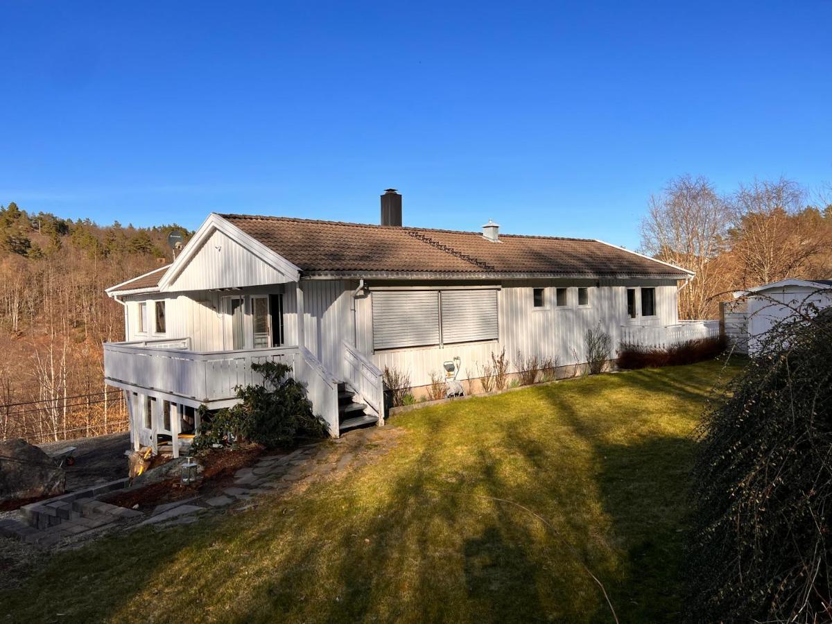 Beautiful 5-Bed Villa In Mandal Kültér fotó
